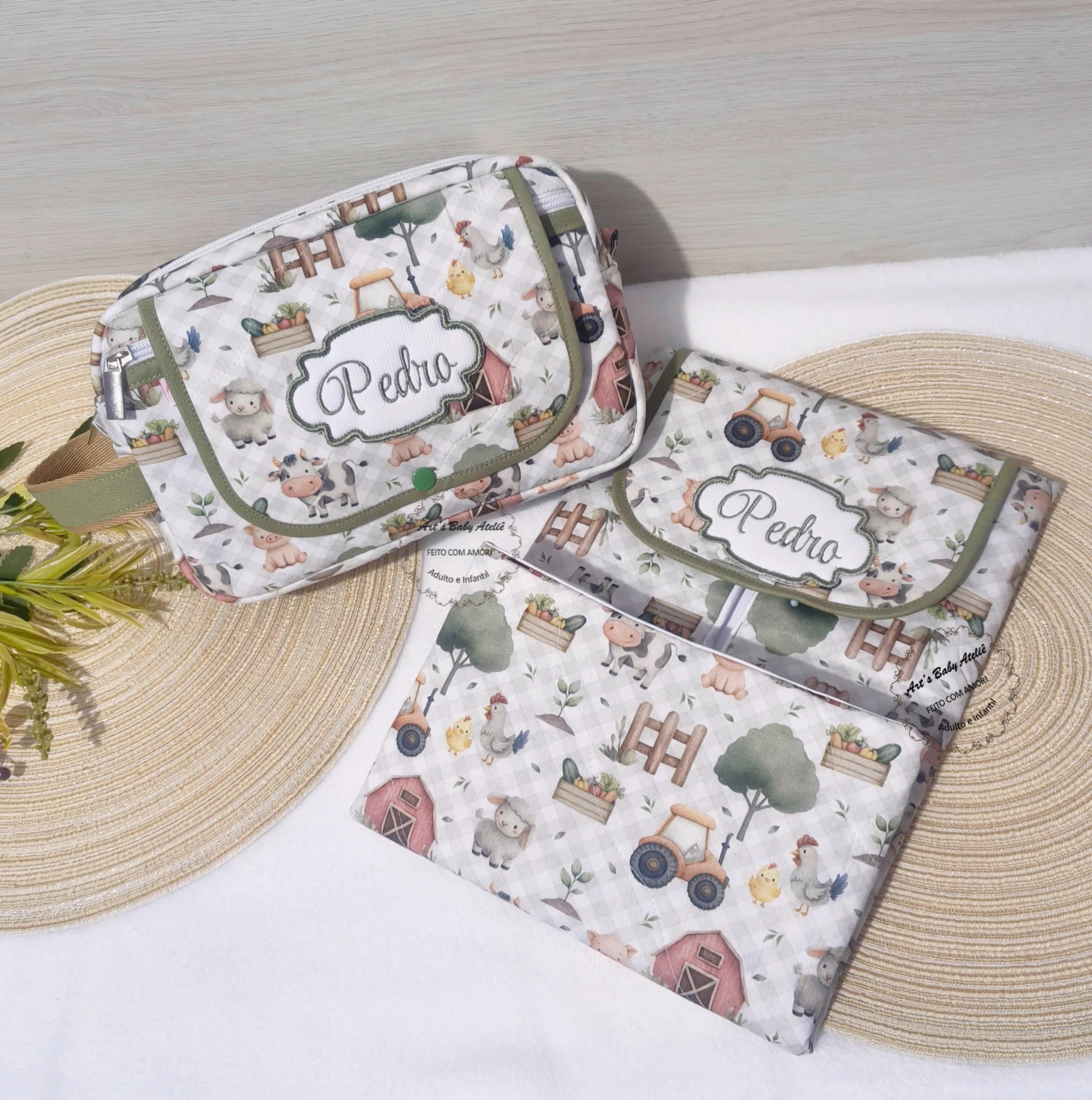 Porta Fraldas Personalizado com Trocador Portátil, Kit Higiene para Bebê com Nome Bordado, Organizador de Bolsa Maternidade