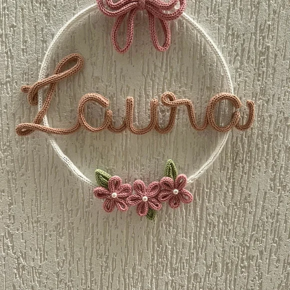 Porta Maternidade Laço e Flores personalizados em Tricotin com 01 nome