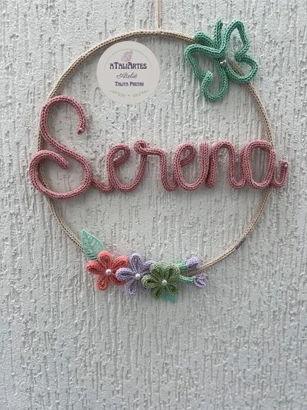 Porta Maternidade Guirlanda de Borboleta personalizada em Tricotin com 02 nomes