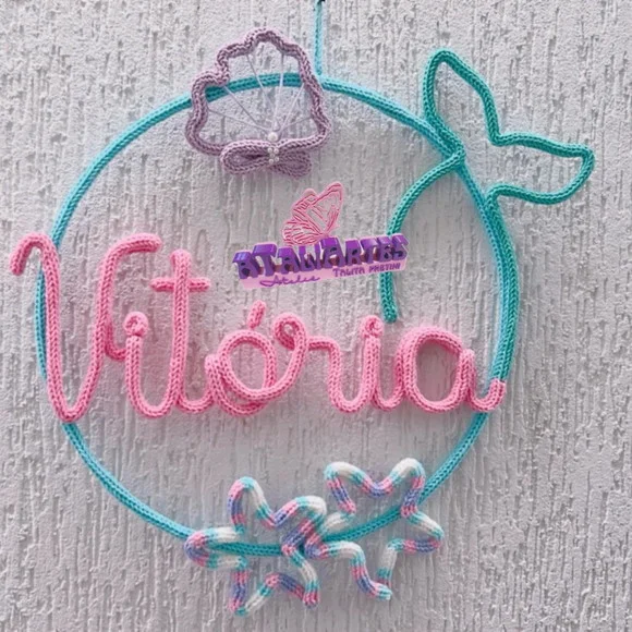 Porta Maternidade Guirlanda Sereia personalizada em Tricotin com 01 nome