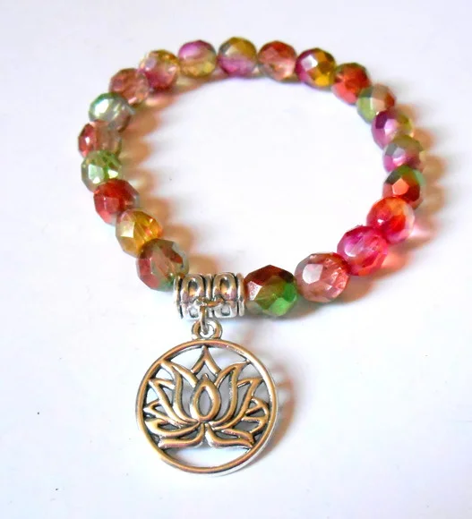 Pulseira Japamala cristais Theco e pingente flor de lotus