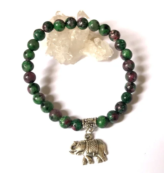 Pulseira Japamala com Rubi Zoizita e Elefante da Sorte
