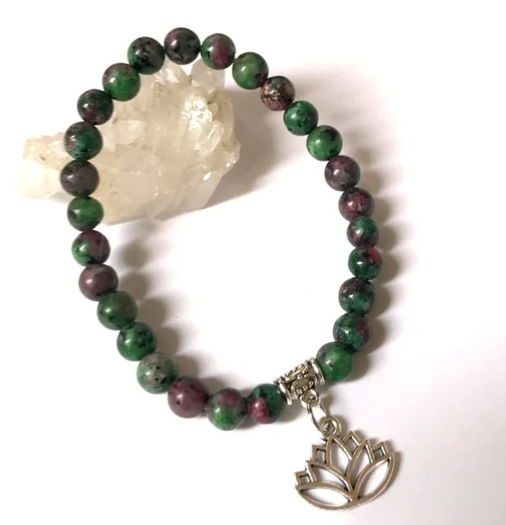 Pulseira Japamala com Rubi zoizita e flor de lotus