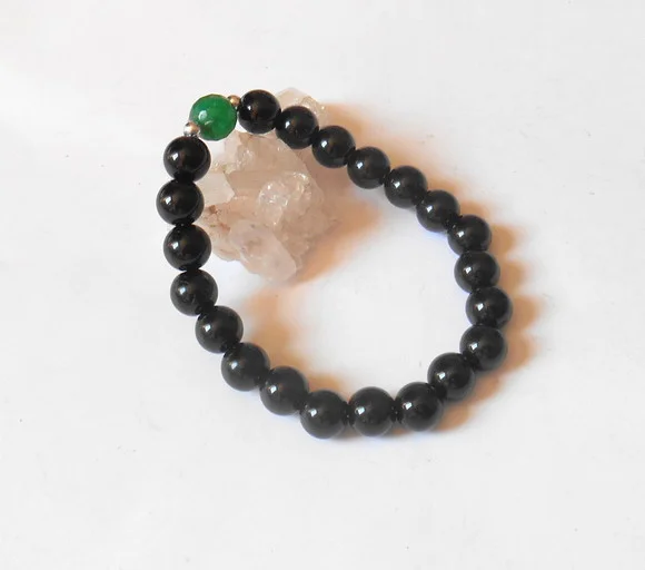 Pulseira Japamala negra 21 contas e jade esmeralda