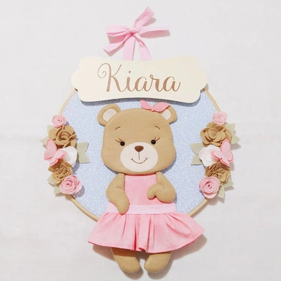 Quadro Bastidor Porta Maternidade Ursinha e Flores - Kiara