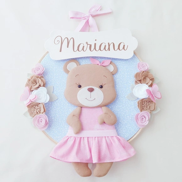 Quadro Bastidor Porta Maternidade Ursinha e Flores - Mariana