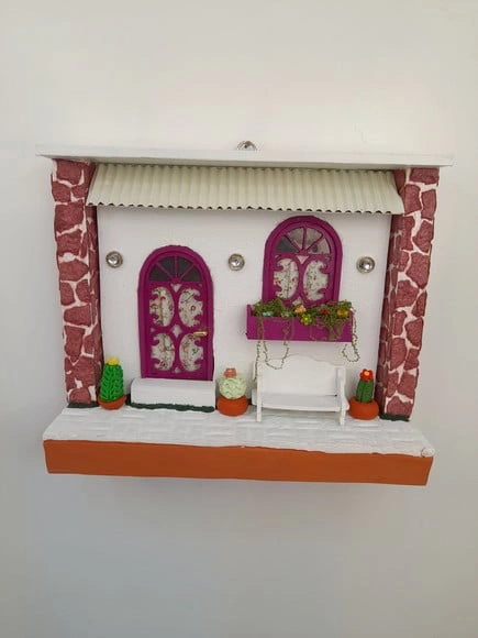Quadro Cenário em mdf e Madeira Branco e Rosa Frente de Casa