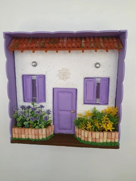Quadro Cenário Frente de Casa Branco e Lilás com Miniatura