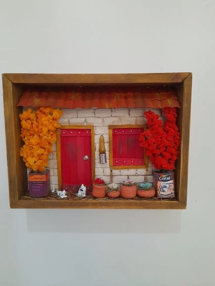 Quadro em Madeira Imitação Frente de Casa Branco e Vermeljo