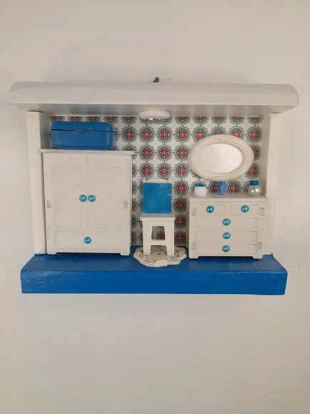 Quadro em mdf Azul e Branco Decorado com Miniatura