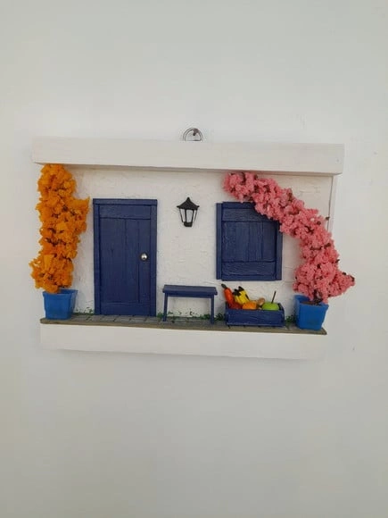 Quadro em mdf Branco Decorado com Miniatura