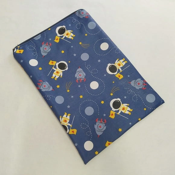Saco Impermeável para Roupas 28x40 com Zíper - Astronauta