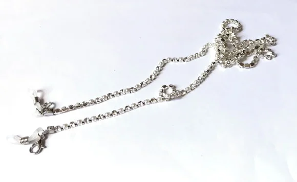 Salva Oculos em Corrente de Micro Perolas e Strass