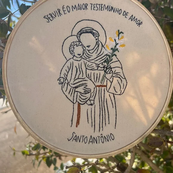 Santo Antônio - com Nome e Frase Bordado Livre