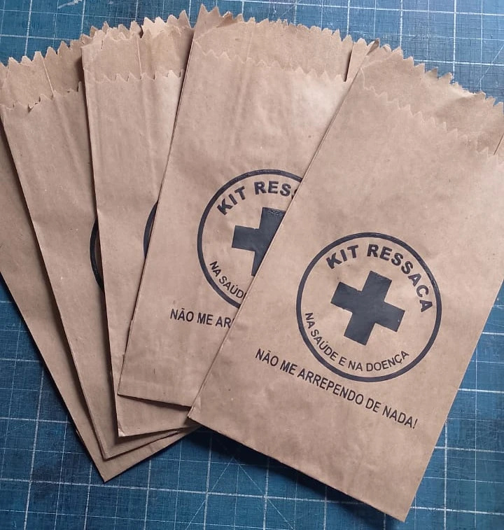 Saquinho em kraft com estampa Kit Ressaca