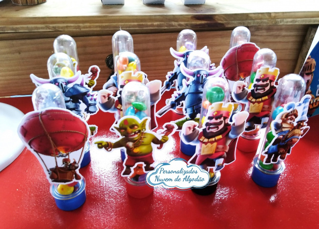 Aplique de tubete  - Clash royale Aplique de tubete  - Clash royale-Aplique de tubete - Clash royale
Fazemos em qualquer tema.
Envie nome e idade para personalizaç