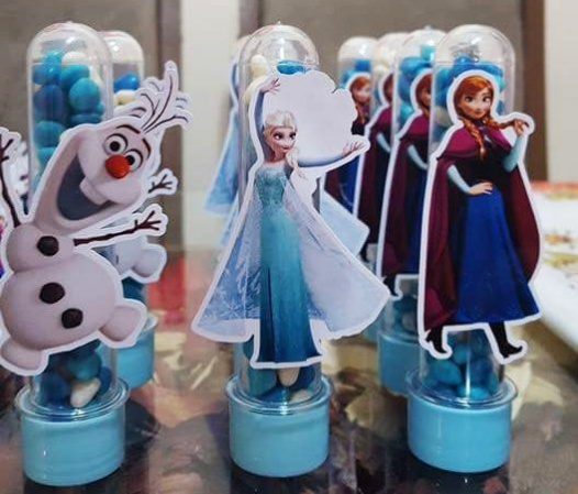 Aplique de tubete Frozen Aplique de tubete Frozen-Aplique de tubete Frozen
Fazemos em qualquer tema.
Envie nome e idade para personalização e da