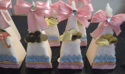 Caixa Cone Piramide Nuvem de amor chuva de amor luxo lembrancinha de aniversário acrílico dourado Caixa Cone Piramide Nuvem de amor chuva de amor luxo lembrancinha de aniversário acrílico dourado