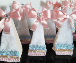 Caixa Cone Piramide Nuvem de amor luxo lembrancinha de aniversário Caixa Cone Piramide Nuvem de amor luxo lembrancinha de aniversário