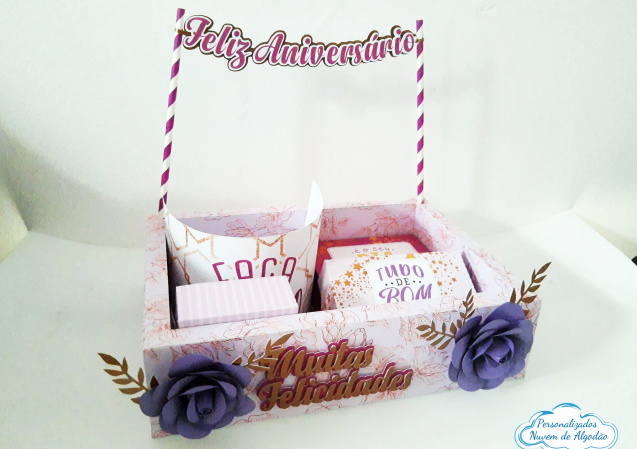 Caixa Kit Festa Aniversário com flores Caixa Kit Festa Aniversário com flores-Caixa Kit Festa Aniversário
Kit Contém:
1 caixa externa 27x19,5x6,8
1 bandeirinha Feliz Anive