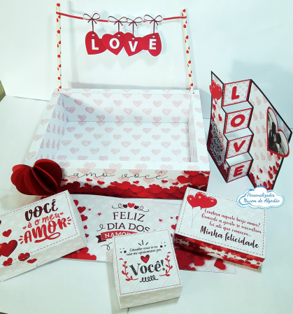Caixa Kit Festa Dia dos Namorados Caixa Kit Festa Dia dos Namorados-Kit Festa Dia dos namorados.
Kit Contém:
1 caixa externa 27x19,5x6,8
1 bandeirinha escrito lov