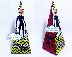 Caixa pirâmide Miraculous - Cat noir Caixa pirâmide Miraculous - Cat noir