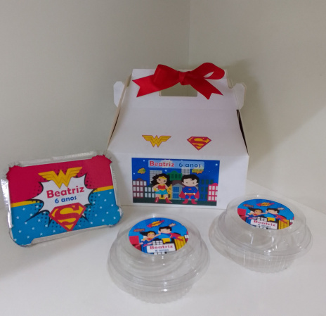 KIT FESTA ESCOLAR  MULHER MARAVILHA 2 KIT FESTA ESCOLAR  MULHER MARAVILHA 2-COMEMORE O ANIVERSÁRIO COM UMA FESTA NA ESCOLA DE MANEIRA PRÁTICA E DIVERTIDA.
KIT FESTA NA ESC