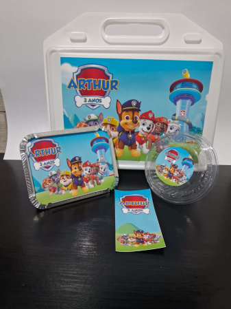 KIT FESTA ESCOLAR PATRULHA CANINA 3 KIT FESTA ESCOLAR PATRULHA CANINA 3-COMEMORE O ANIVERSÁRIO COM UMA FESTA NA ESCOLA DE MANEIRA PRÁTICA E DIVERTIDA.
KIT FESTA NA ESC