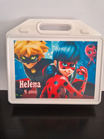 KIT FESTA ESCOLAR PERSONALIZADO LADYBUG KIT FESTA ESCOLAR PERSONALIZADO LADYBUG-COMEMORE O ANIVERSÁRIO COM UMA FESTA NA ESCOLA DE MANEIRA PRÁTICA E DIVERTIDA.
KIT FESTA NA ESC