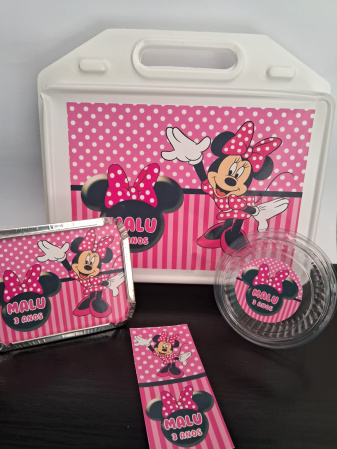 KIT FESTA ESCOLAR PERSONALIZADO MINNIE KIT FESTA ESCOLAR PERSONALIZADO MINNIE-COMEMORE O ANIVERSÁRIO COM UMA FESTA NA ESCOLA DE MANEIRA PRÁTICA E DIVERTIDA.
KIT FESTA NA ESC