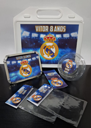 KIT FESTA ESCOLAR PERSONALIZADO REAL MADRI KIT FESTA ESCOLAR PERSONALIZADO REAL MADRI-COMEMORE O ANIVERSÁRIO COM UMA FESTA NA ESCOLA DE MANEIRA PRÁTICA E DIVERTIDA.
KIT FESTA NA ESC