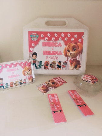 KIT FESTA ESCOLAR SKYE KIT FESTA ESCOLAR SKYE-COMEMORE O ANIVERSÁRIO COM UMA FESTA NA ESCOLA DE MANEIRA PRÁTICA E DIVERTIDA.
KIT FESTA NA ESC