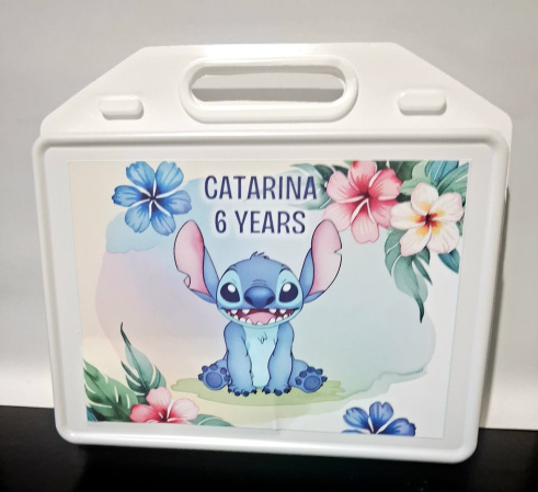 KIT FESTA ESCOLAR STITCH KIT FESTA ESCOLAR STITCH-COMEMORE O ANIVERSÁRIO COM UMA FESTA NA ESCOLA DE MANEIRA PRÁTICA E DIVERTIDA.
KIT FESTA NA ESC