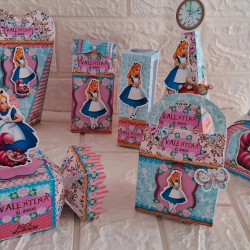 Kit festa lembrancinha de aniversário Alice no País das Maravilhas 40 caixinhas lembrancinhaa Kit festa lembrancinha de aniversário Alice no País das Maravilhas 40 caixinhas lembrancinhaa