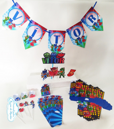 Kit só um bolinho Pj Masks - Tamanho P Kit só um bolinho Pj Masks - Tamanho P-Kit só um bolinho Pj Masks - Tamanho P
- 1 topo de bolo
- 1 bandeirola de até 5 letras
- 10 f
