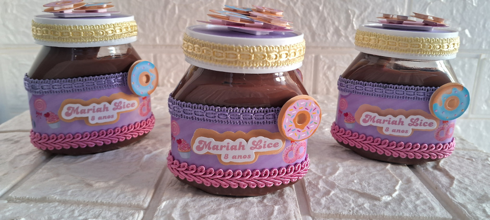 Lembrancinha Confeitaria aniversário Nutella personalizada decorada luxo Lembrancinha Confeitaria aniversário Nutella personalizada decorada luxo-Nutella de 140 gramas personalizada com:
- Detalhes de 2 camadas em relevo tampa e frasco
- Ades