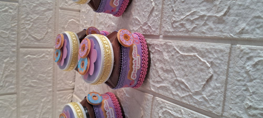 Lembrancinha Confeitaria aniversário Nutella personalizada decorada luxo Lembrancinha Confeitaria aniversário Nutella personalizada decorada luxo-Nutella de 140 gramas personalizada com:
- Detalhes de 2 camadas em relevo tampa e frasco
- Ades