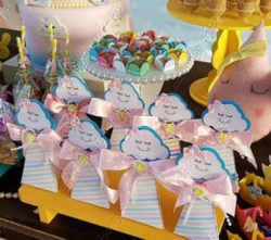 Lembrancinha Personalizada Caixa Cone Piramide Nuvem de amor luxo Lembrancinha Personalizada Caixa Cone Piramide Nuvem de amor luxo