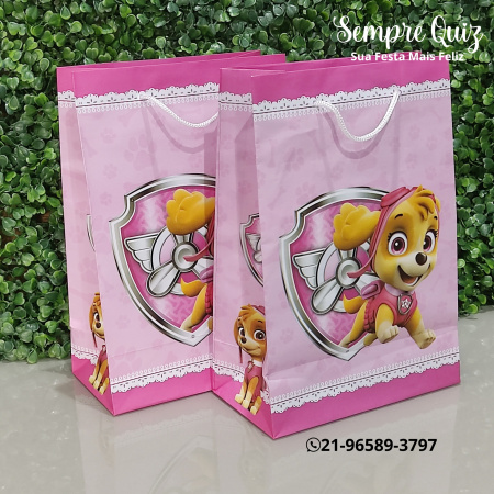 Sacola de Papel skye Personalizada para Festas e Lembrancinhas Sacola de Papel skye Personalizada para Festas e Lembrancinhas-MEDIDAS: 17 cm largura / 25 cm altura / 9 cm profundidade.
As sacolas já são prontas sem personal