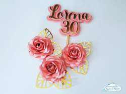 Topo de bolo dourado com 3 flores especiais Topo de bolo dourado com 3 flores especiais