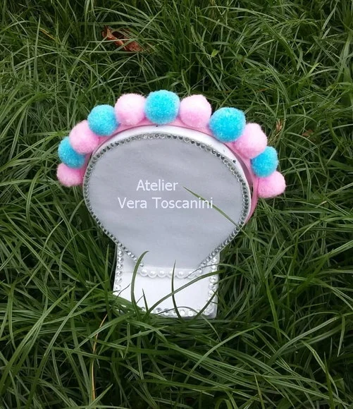 tiara pompom