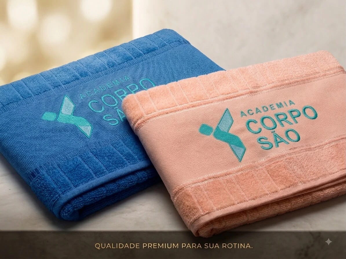 Toalha de banho bordada com logo