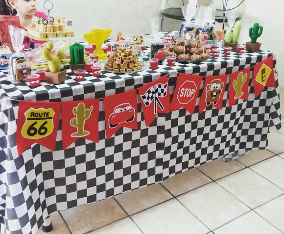 Varal de Bandeirolas de Feltro  Carros (peça Única)