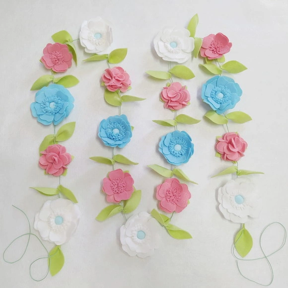 Varal ou Cordão de Flores de Feltro - Azul, Rosa e Branco