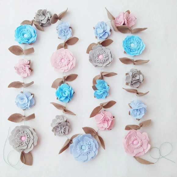 Varal ou Cordão de Flores de Feltro  Cinza, Rosa e Azul