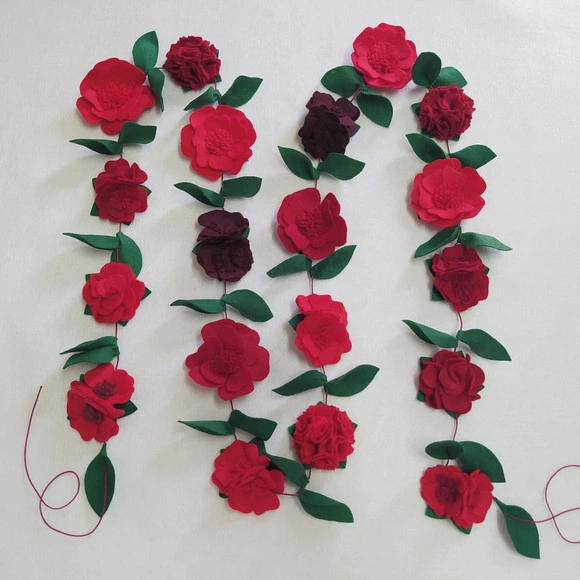 Varal ou Cordão de Flores de Feltro - Tons de Vermelhos 02